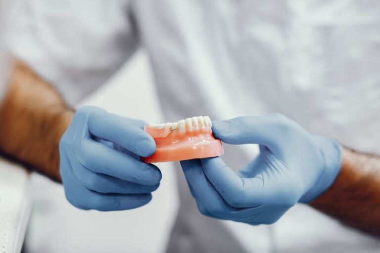 prótesis dentales fijas